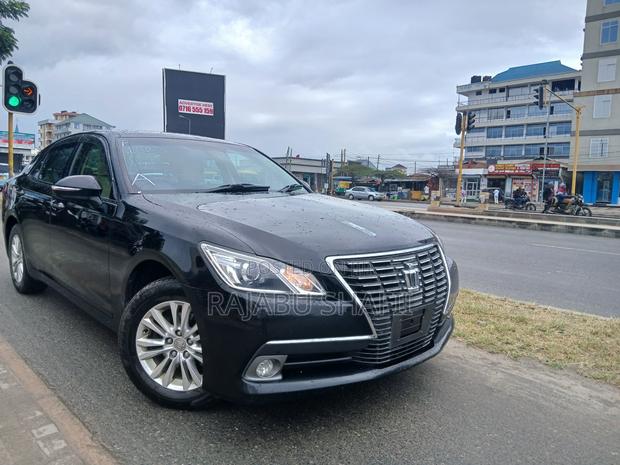 Toyota Crown 2014 Black