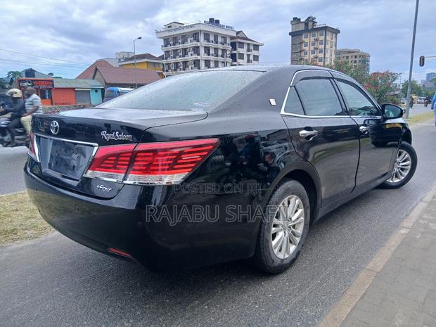 Toyota Crown 2014 Black