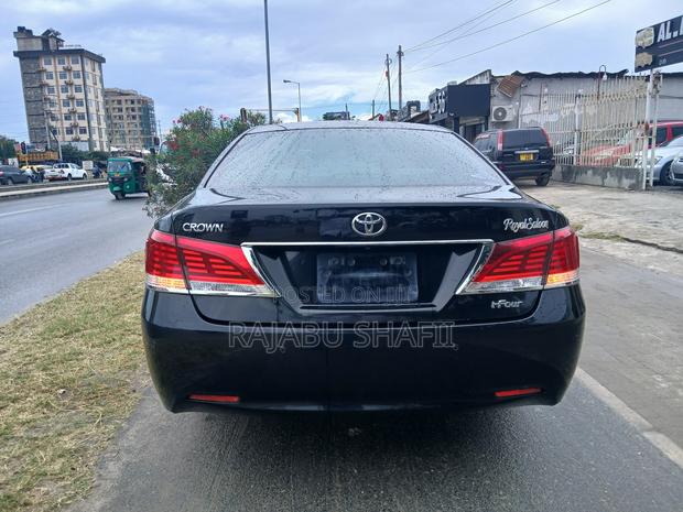 Toyota Crown 2014 Black