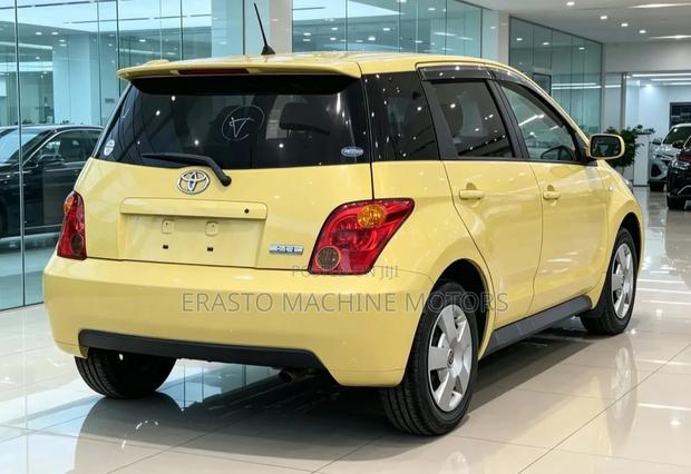 Toyota IST 2003 Yellow