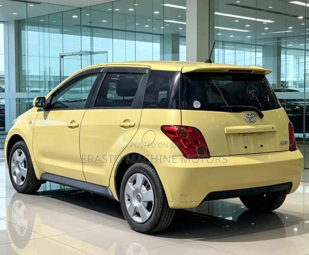 Toyota IST 2003 Yellow