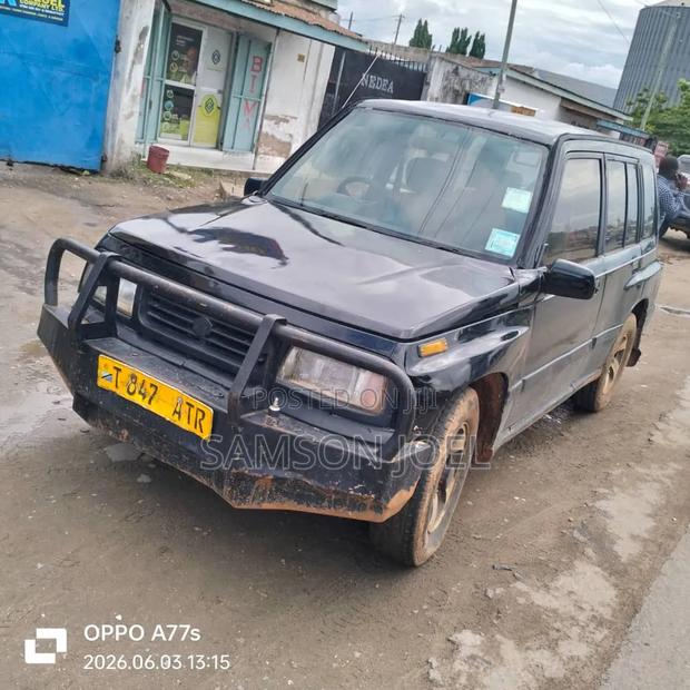 Suzuki Escudo 1998 Black