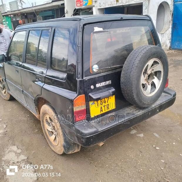 Suzuki Escudo 1998 Black