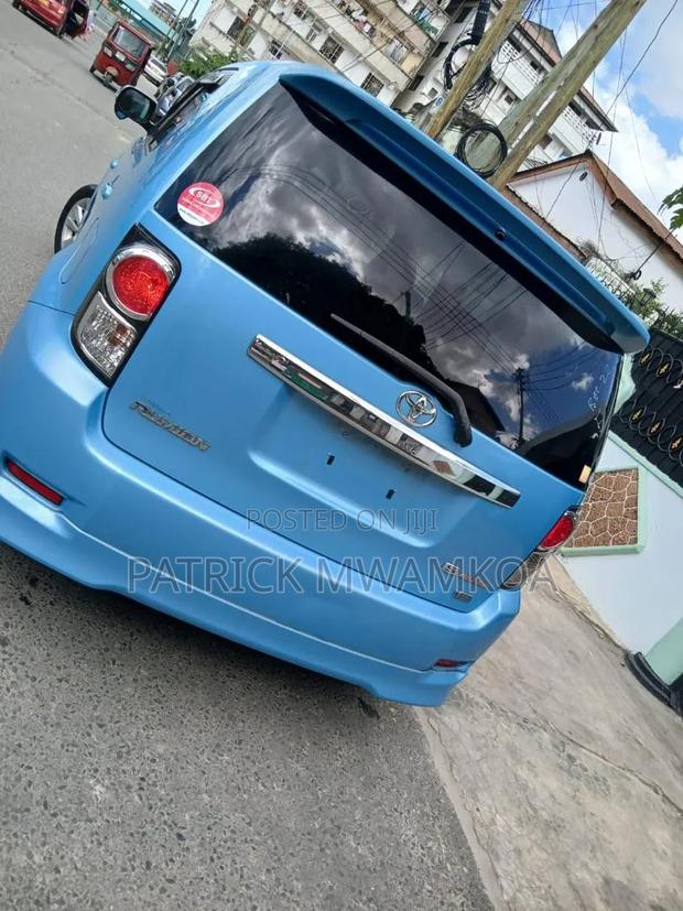 Toyota Corolla Rumion Hatchback 1.8 FWD 2010 Blue