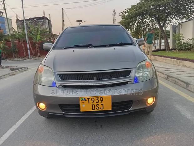 Toyota IST 2004 Gray