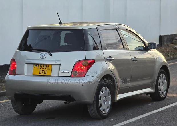 Toyota IST 2005 Silver