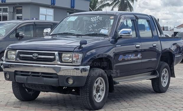 Toyota Hilux 2005 Blue