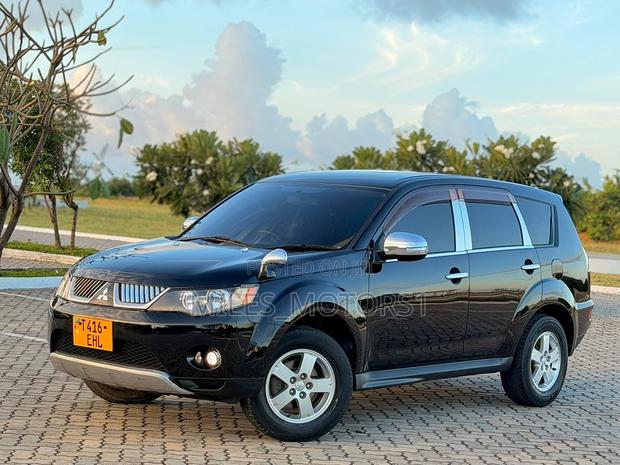 Mitsubishi Outlander 2012 Black