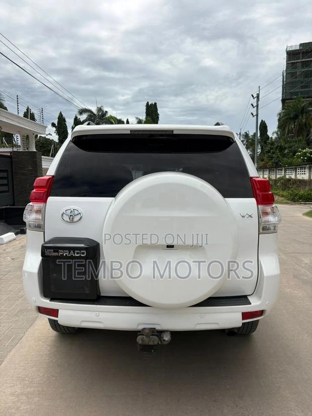 Toyota Land Cruiser Prado 2010 White