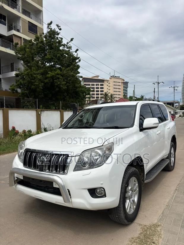 Toyota Land Cruiser Prado 2010 White