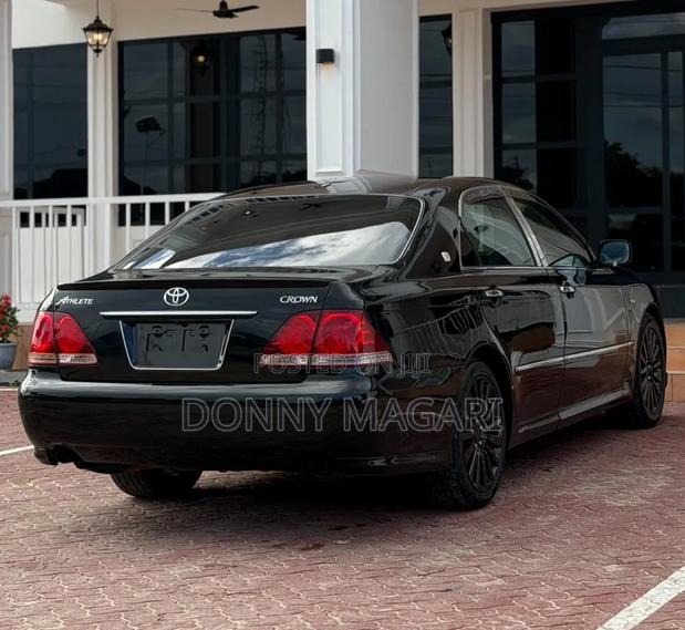 Toyota Crown 2006 Black