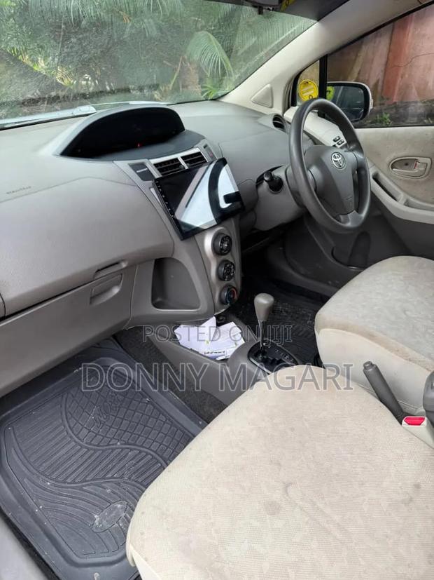 Toyota Vitz 2006 Silver