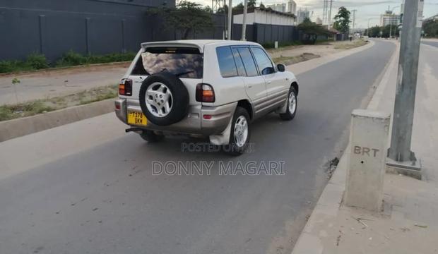 Toyota RAV4 1999 White