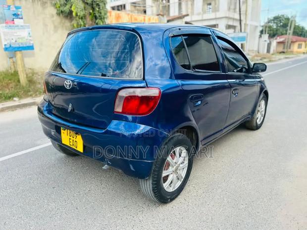 Toyota Vitz 2004 Blue