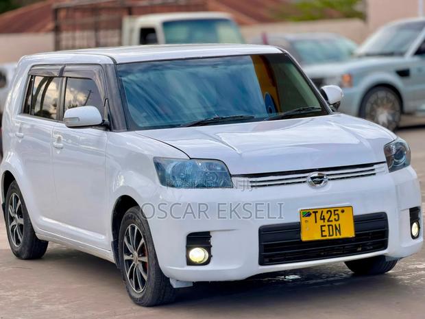 Toyota Corolla Rumion 2009 White
