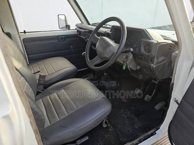 Toyota Land Cruiser 1999 White