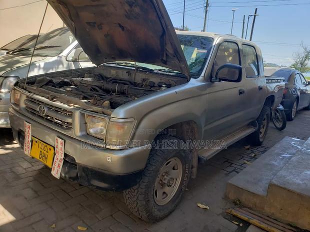 Toyota Hilux 1998 Gray