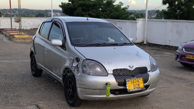 Toyota Vitz 2006 Silver