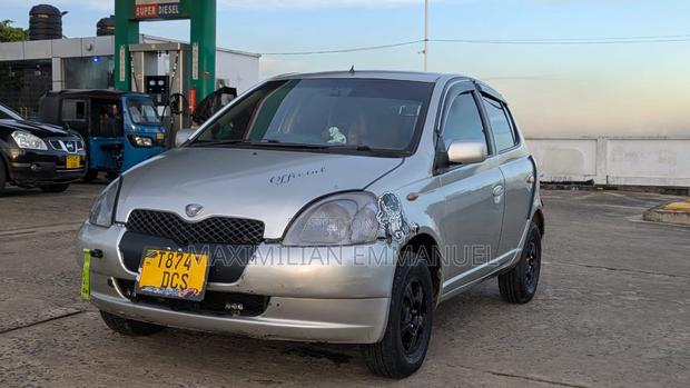 Toyota Vitz 2006 Silver