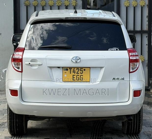 Toyota Vanguard 2008 White
