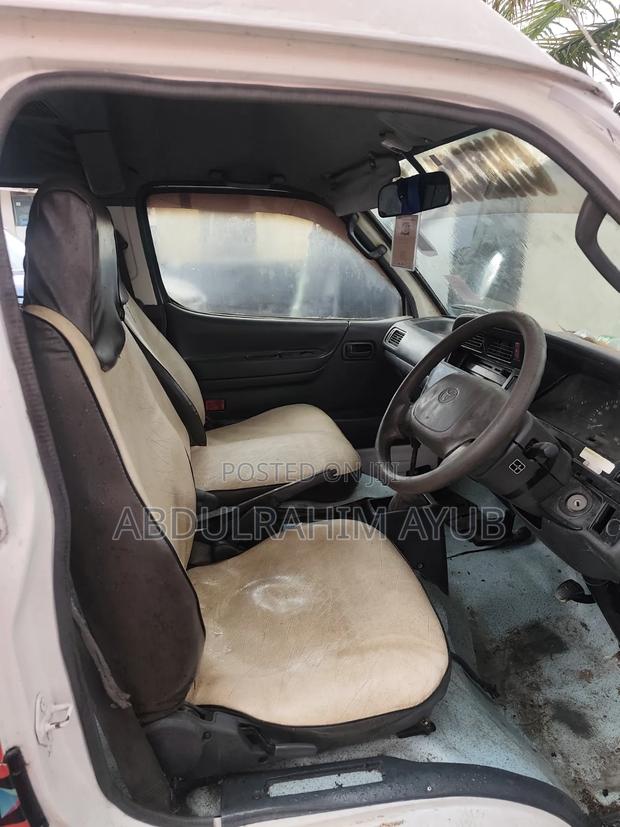 Toyota HiAce 2003 White