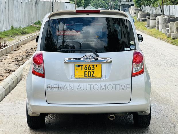 Toyota Ractis 1.3 FWD 2008 Silver