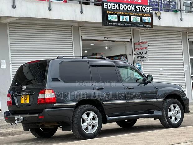 Toyota Land Cruiser 2005 Black