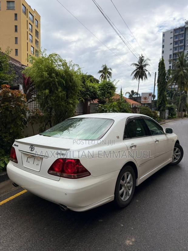 Toyota Crown 2007 White