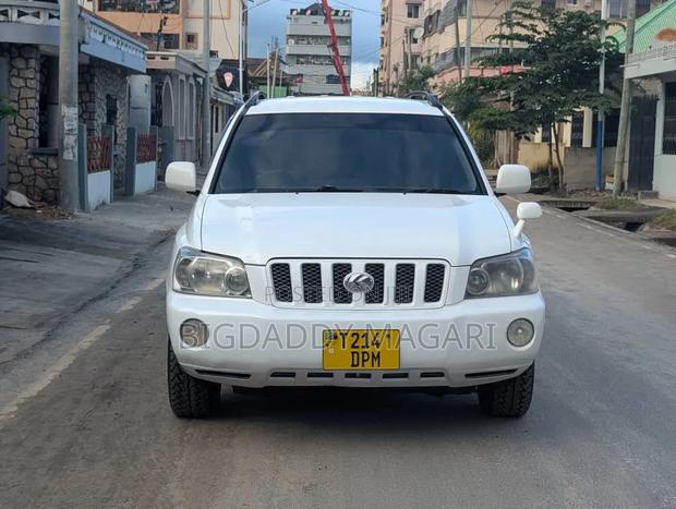 Toyota Kluger 2002 White