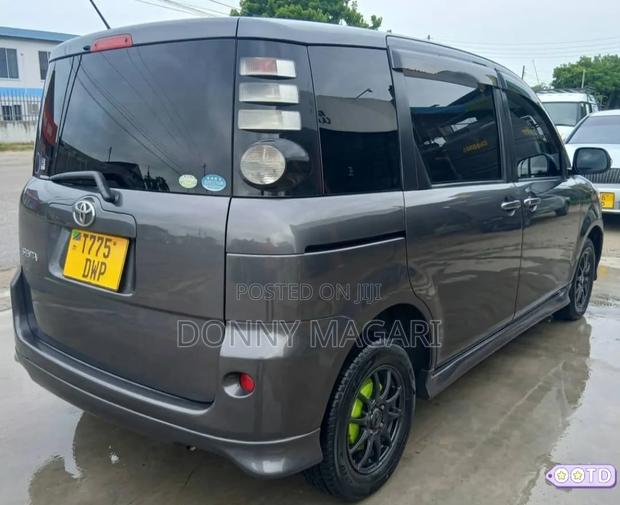 Toyota Sienta 2006 Gray