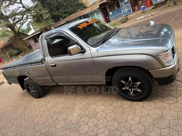 Toyota Hilux 1998 Beige