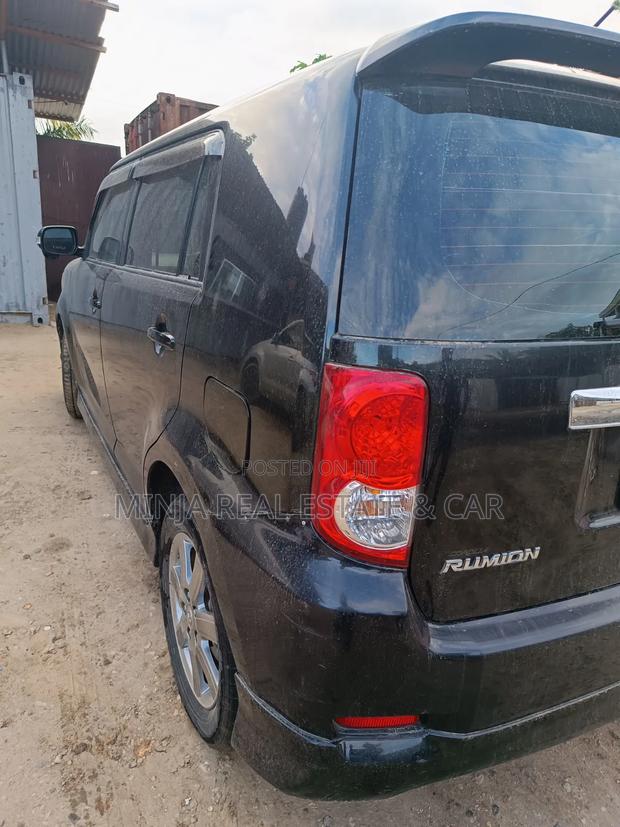 Toyota Corolla Rumion 2009 Black