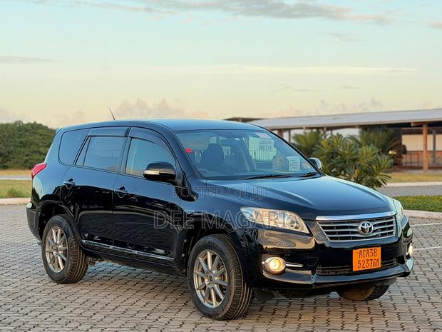 Toyota Vanguard 2012 Black
