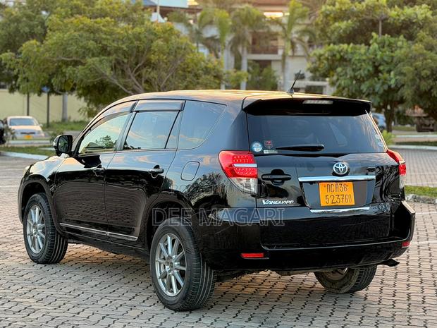 Toyota Vanguard 2012 Black