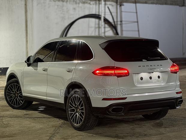 Porsche Cayenne 2016 White