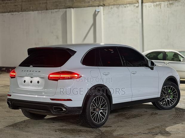Porsche Cayenne 2016 White