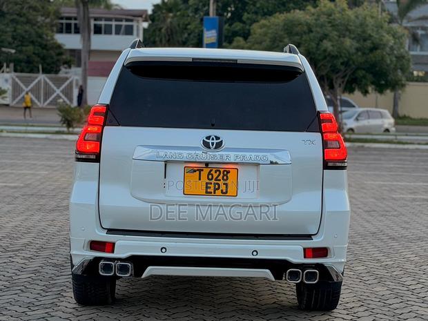 Toyota Land Cruiser Prado 2022 White