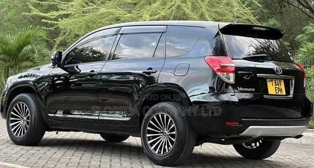 Toyota Vanguard 2012 Black
