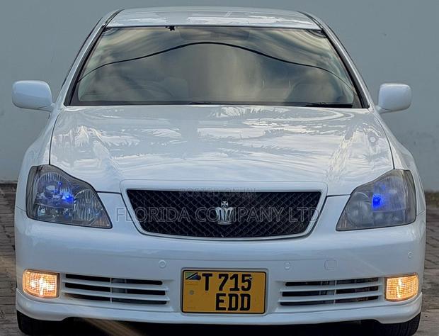 Toyota Crown Royale 2005 White
