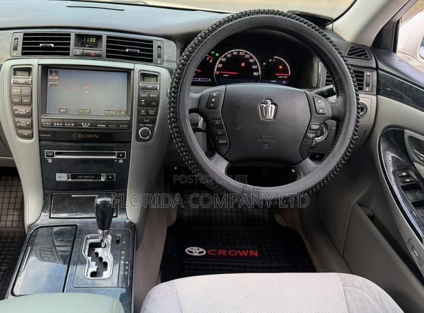 Toyota Crown Royale 2005 White