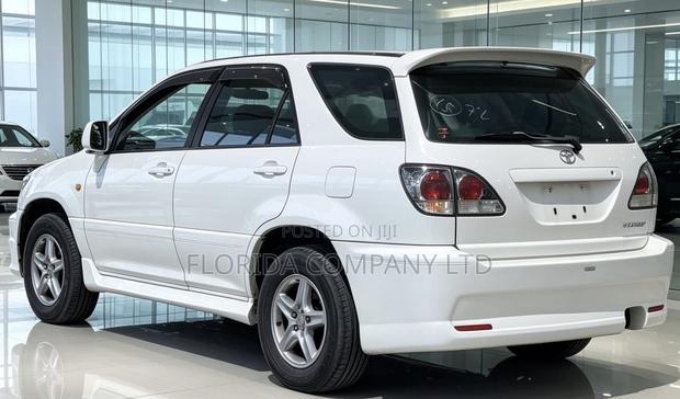 Toyota Harrier 2000 White