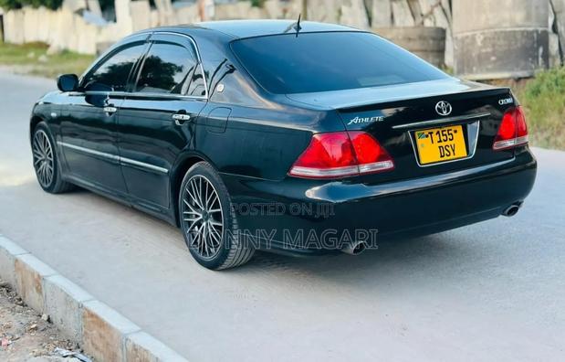 Toyota Crown 2006 Black