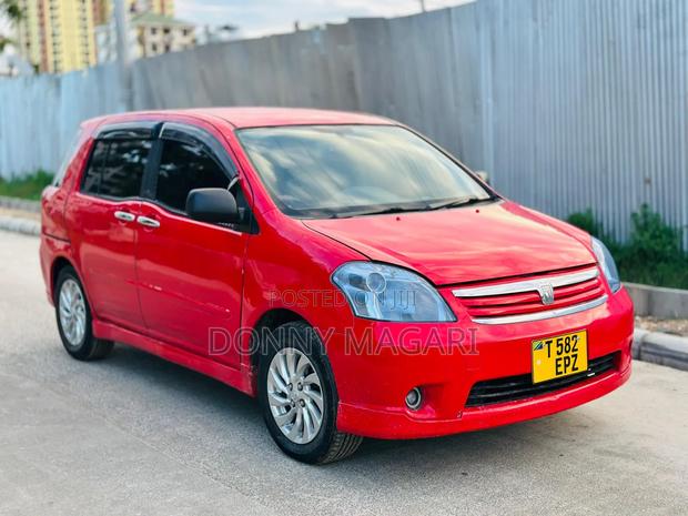 Toyota Raum 2005 Red