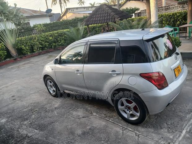 Toyota IST 2005 Silver