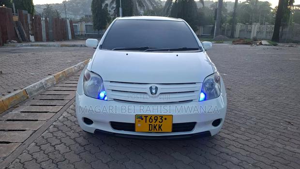 Toyota IST 2004 White