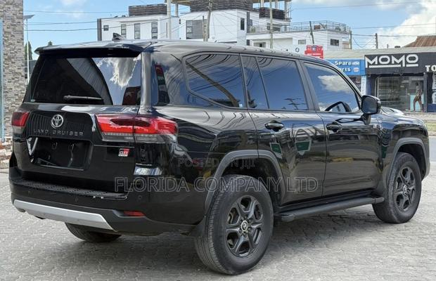 Toyota Land Cruiser 2023 Black