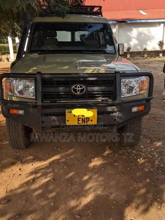 Toyota Land Cruiser 2009 Gold