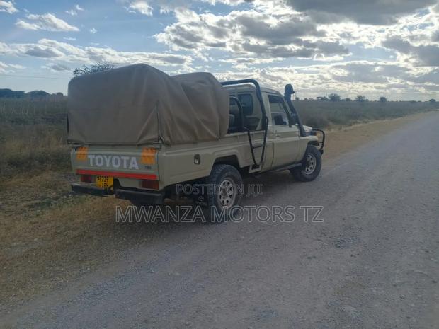 Toyota Land Cruiser 2001 Beige
