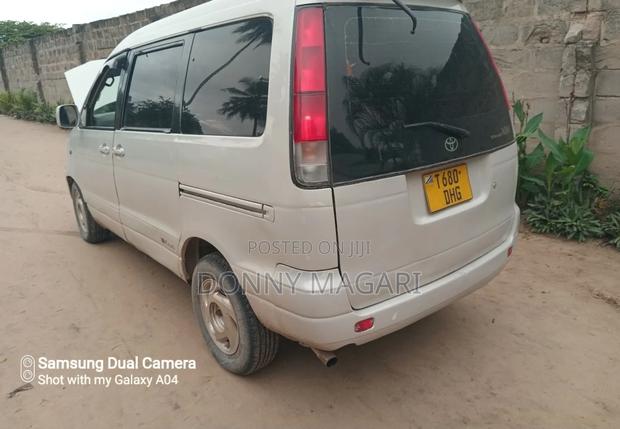 Toyota Noah 2001 Silver