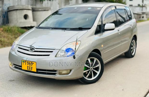 Toyota Corolla Spacio 2004 Gold
